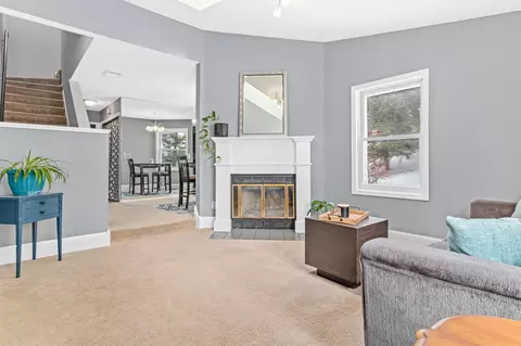 5311 Highpointe Dr, Bloomington, MN 55437