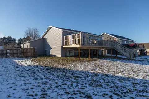 Exterior - 10 6th Ave SE, Elgin, MN 55932 photo 9 of 12