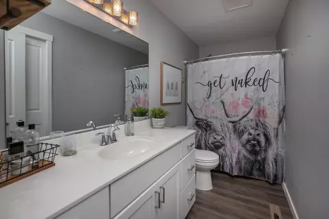 Bath - 10 6th Ave SE, Elgin, MN 55932 photo 1 of 1