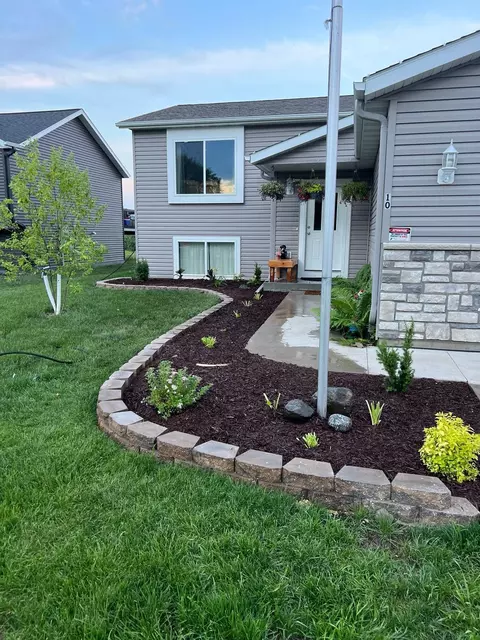 Exterior - 10 6th Ave SE, Elgin, MN 55932 photo 11 of 12