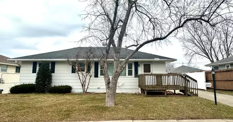 2219 23rd St NW, Rochester, MN 55901