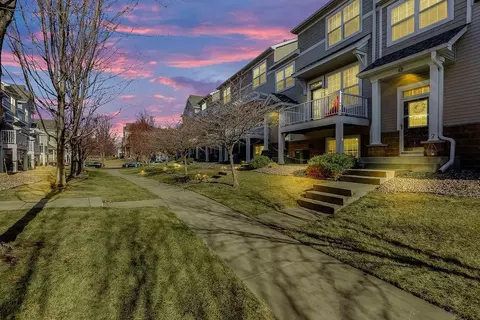1670 Village Trl E #5, Maplewood, MN 55109