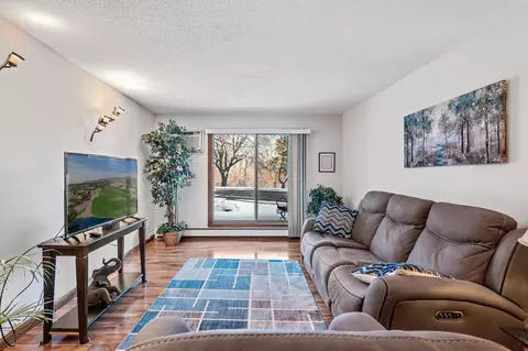 401 E Burnsville Pkwy #116, Burnsville, MN 55337