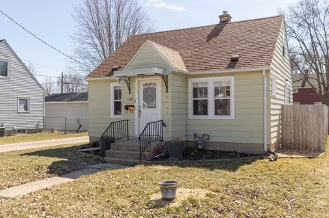 1332 4th St NE, Rochester, MN 55906