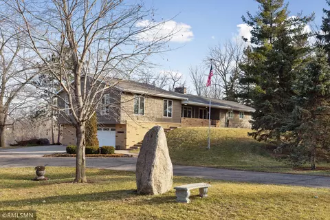 6850 Blackhawk Trl, Inver Grove Heights, MN 55077