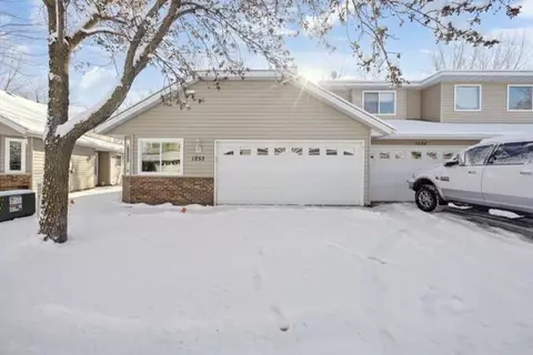 1252 Island Dr, Forest Lake, MN 55025