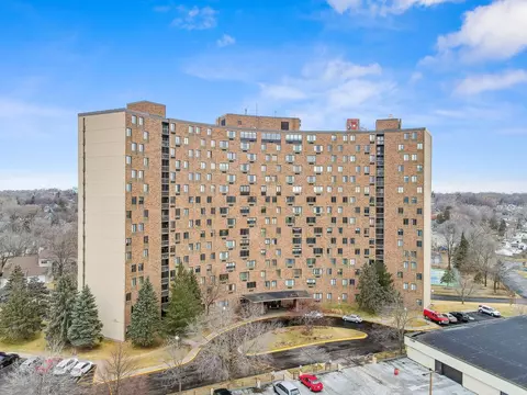 1181 Edgcumbe Rd #712, Saint Paul, MN 55105