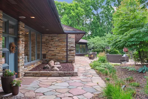 25 Lawn Ter, Golden Valley, MN 55416