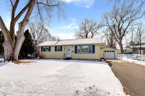 809 9th St W, Hastings, MN 55033