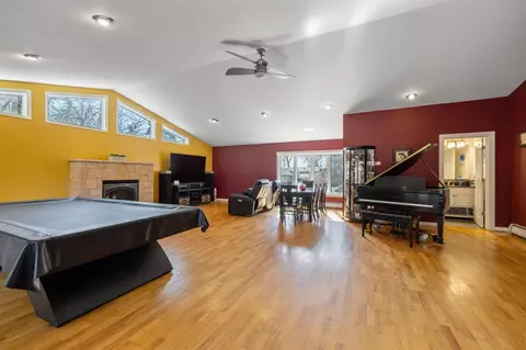 785 N Oak Dr, Vadnais Heights, MN 55127