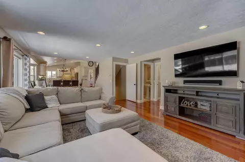 Living - 4703 Bristol Blvd, Eagan, MN 55123 photo 4 of 6