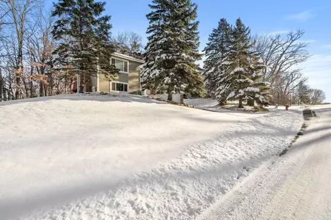 1735 Walnut Ln, Eagan, MN 55122