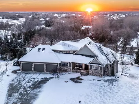 21310 Ridgewood Trl, Lakeville, MN 55044