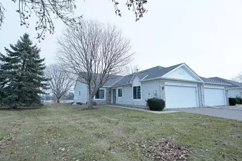 635 Markgrafs Lake Dr, Woodbury, MN 55129
