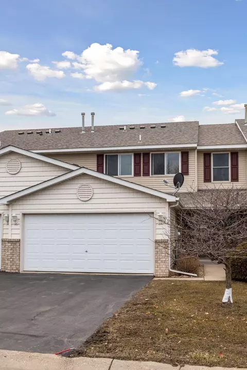 913 Harmony Path, Young America, MN 55397