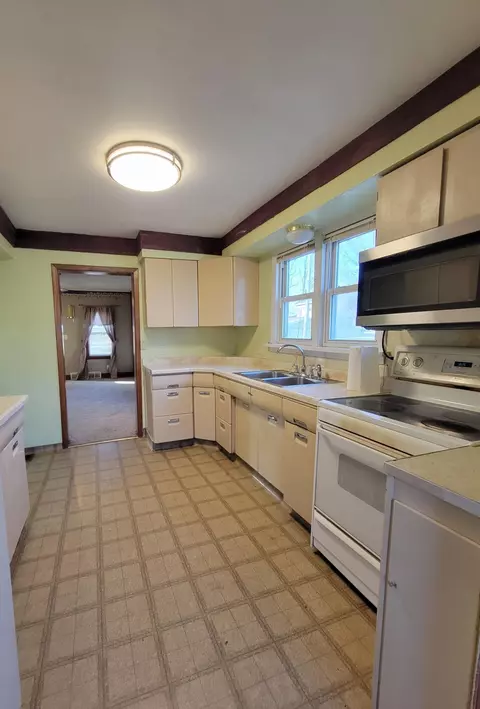 Kitchen - 20 4th St SW, Harmony, MN 55939 photo 2 of 3
