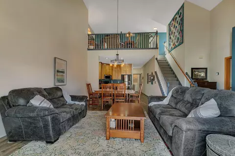 461 Hickory Ln N, Oakdale, MN 55128