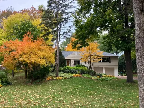 2223 Marion Rd, Roseville, MN 55113