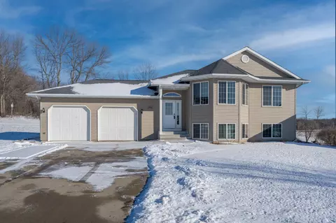 2504 7th St NE, Waseca, MN 56093