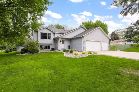 2110 Wuthering Heights Rd, Eagan, MN 55122