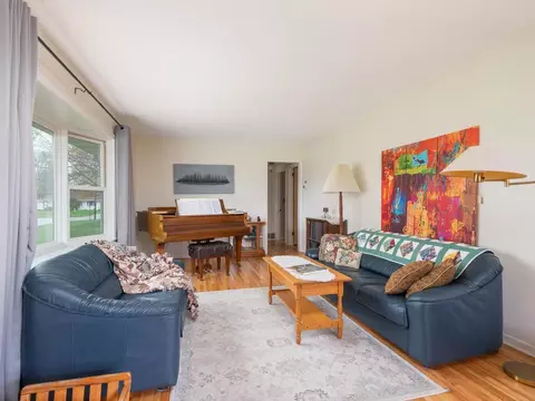 8807 Beard Ave S, Bloomington, MN 55431 photo 3