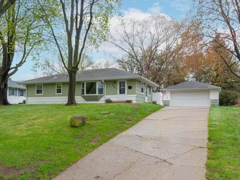 8807 Beard Ave S, Bloomington, MN 55431 photo 2