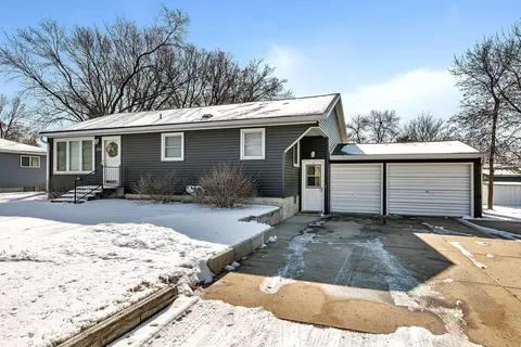 709 W 5th St, Litchfield, MN 55355