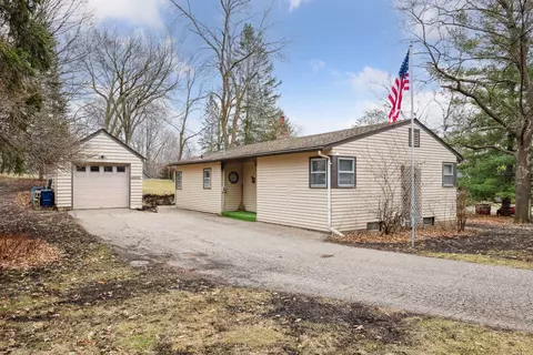4001 Tonkawood Rd, Minnetonka, MN 55345