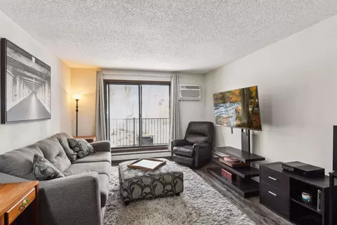 401 E Burnsville Pkwy #329, Burnsville, MN 55337