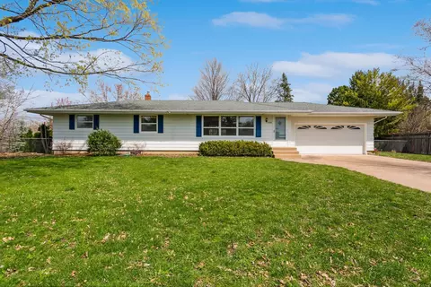 1033 Arbogast St, Shoreview, MN 55126