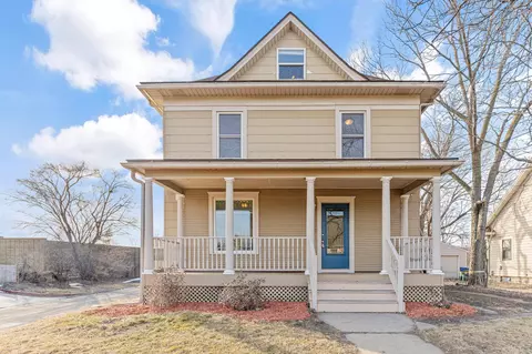 921 Cromwell Ave, Saint Paul, MN 55114