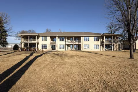 502 W Lake Dr #202, Detroit Lakes, MN 56501