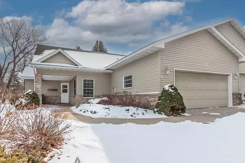 51 Cree Point Dr, Mankato, MN 56001