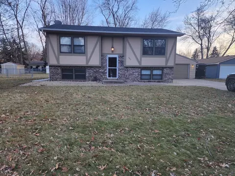 207 Willow Dr SW, Saint Michael, MN 55376