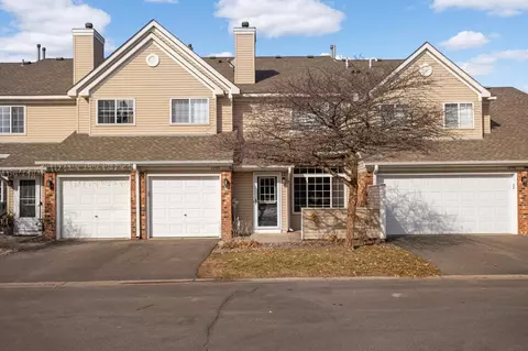1900 Sapphire Pt #111, Eagan, MN 55122