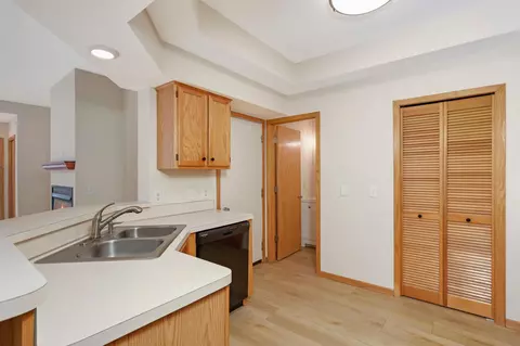 1900 Sapphire Pt #111, Eagan, MN 55122 photo 12
