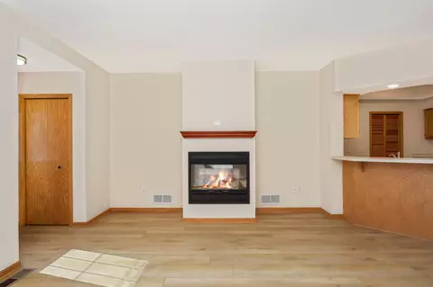 1900 Sapphire Pt #111, Eagan, MN 55122 photo 4