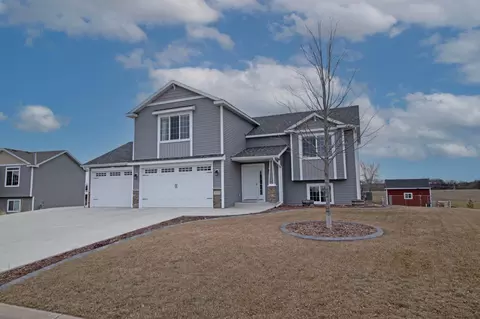 725 Lauren Ave, Clearwater, MN 55320