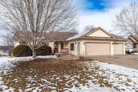 109 S Meadow Ln, Roberts, WI 54023