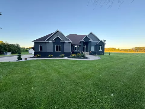 30359 Fox St NW, Cambridge, MN 55008