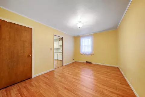 Bedroom - 931 9th Ave SW, Faribault, MN 55021 photo 3 of 6