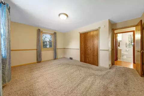 Bedroom - 931 9th Ave SW, Faribault, MN 55021 photo 2 of 6