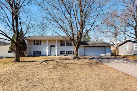 2193 Cohansey Blvd, Roseville, MN 55113