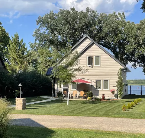 8032 Irvine Ave NW, Annandale, MN 55302