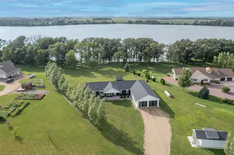 7 Schafer Shore Dr, Sherburn, MN 56171