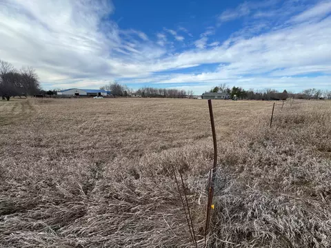 000 Matthew Dr, Windom, MN 56101
