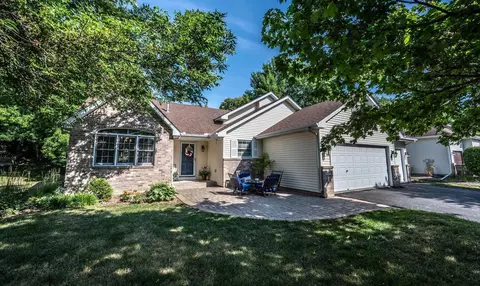 1056 Falls Curv, Chaska, MN 55318