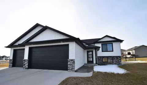 410 Keystone Dr NE, Pine Island, MN 55963