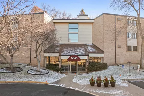 5645 Green Circle Dr #209, Minnetonka, MN 55343