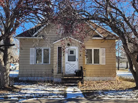 424 1st St NW, Mahnomen, MN 56557